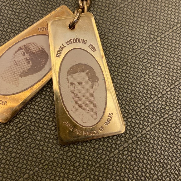 Royal wedding 1981 Vtg keychain, Lady Diana Spencer  HRH the Prince of Wales - Picture 2 of 3